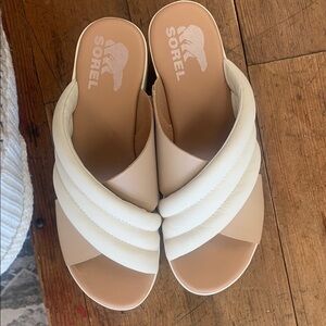 Sorel Women's Cream and Tan Cross Strap Sandals